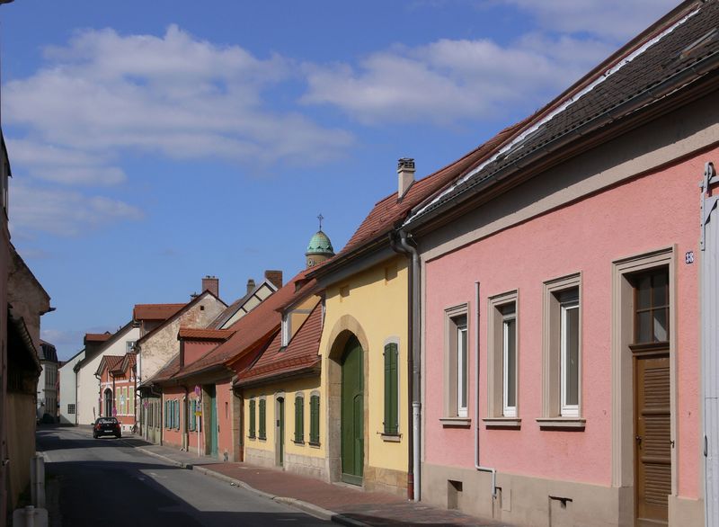 Dieses Bild hat ein leeres Alt-Attribut. Der Dateiname ist 800px-Bamberg_Gaertnerviertel_Mittelstrasse.jpg