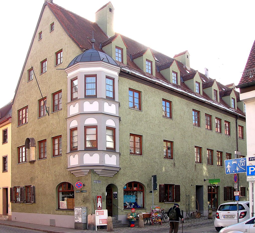 Dieses Bild hat ein leeres Alt-Attribut. Der Dateiname ist 1024px-Kirchgasse_26_Augsburg.jpg