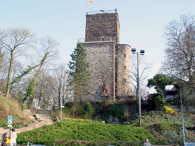 Dieses Bild hat ein leeres Alt-Attribut. Der Dateiname ist 800px-Turmberg.jpg